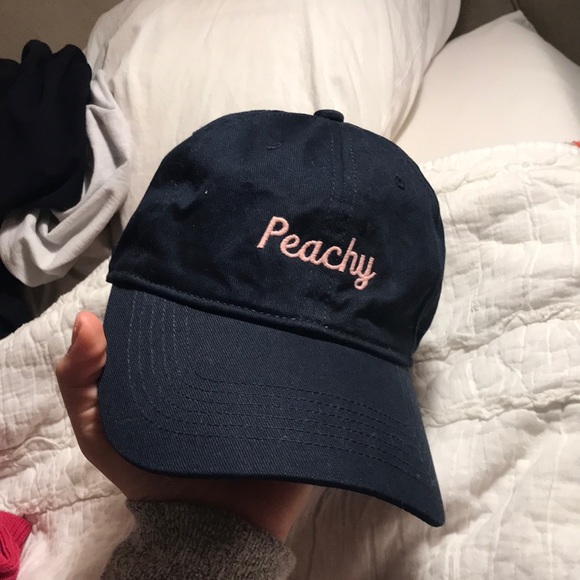 Brandy Melville Accessories - Brandy Melville “peachy” navy base ball cap